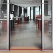 تصویری از درب‌های اتوماتیک شیشه‌ای